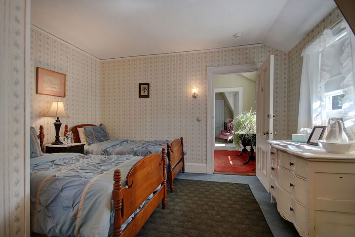 Room 206 of 408