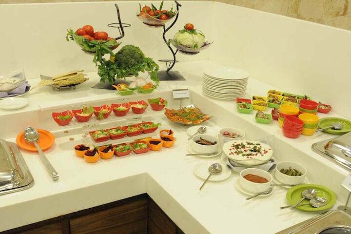 Dining 52 of 83