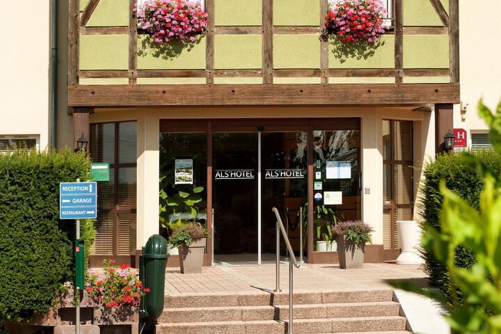 Hotel Entry