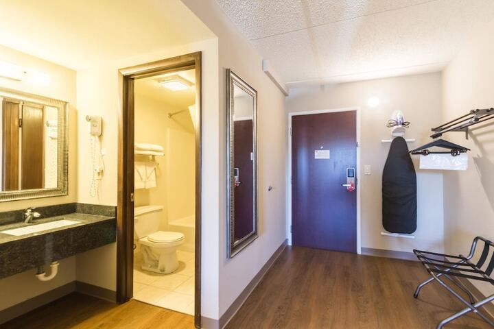 1 King Bed (6 of 11)