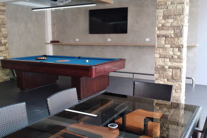 Lounge 376 of 403