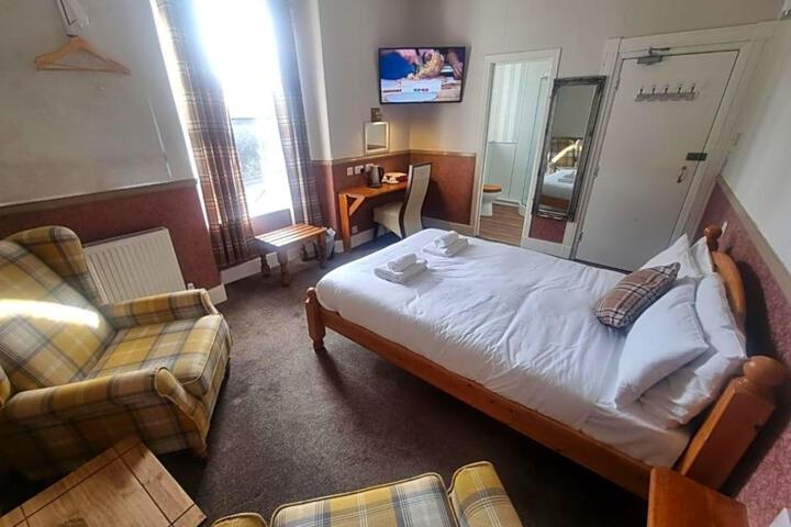Room 8 of 28