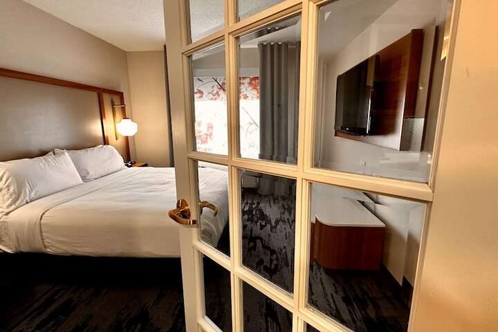 Room 28 of 74