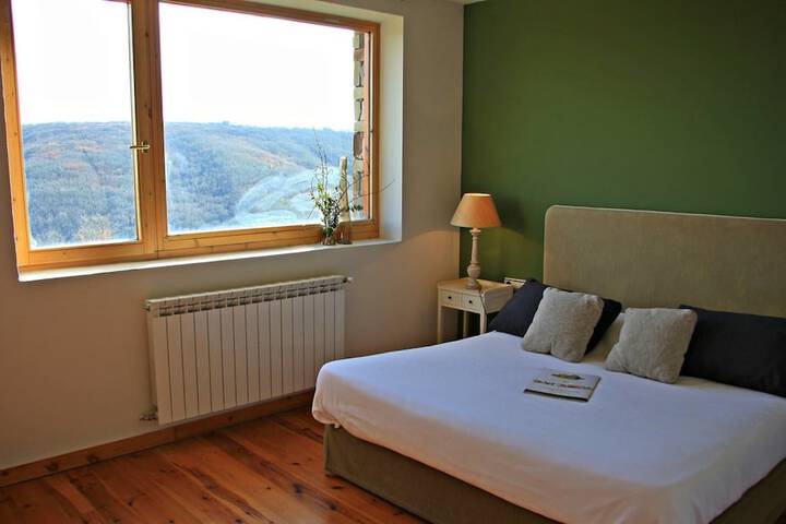 Room 4 of 63