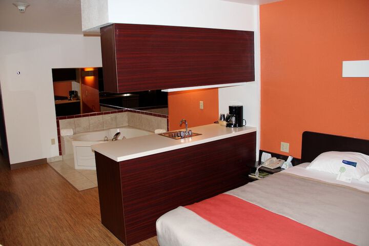1 Queen Bed (1 of 15)