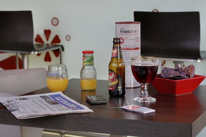 Lounge 36 of 60