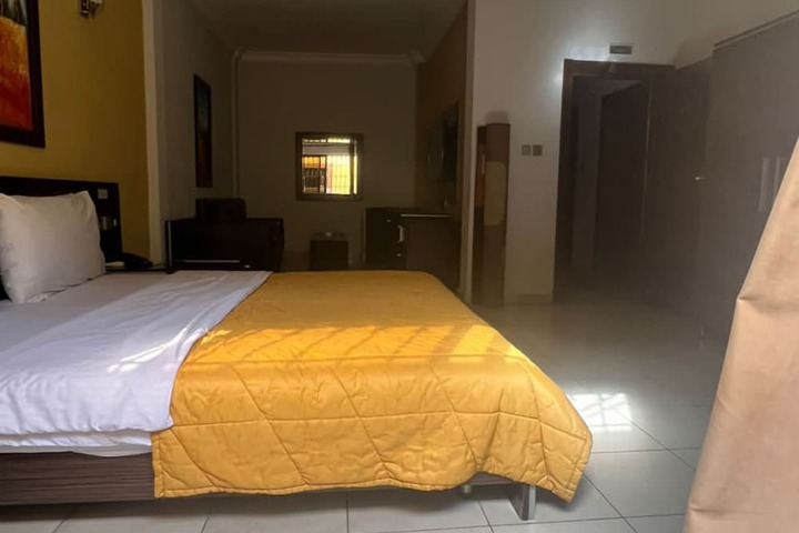 Room 11 of 23