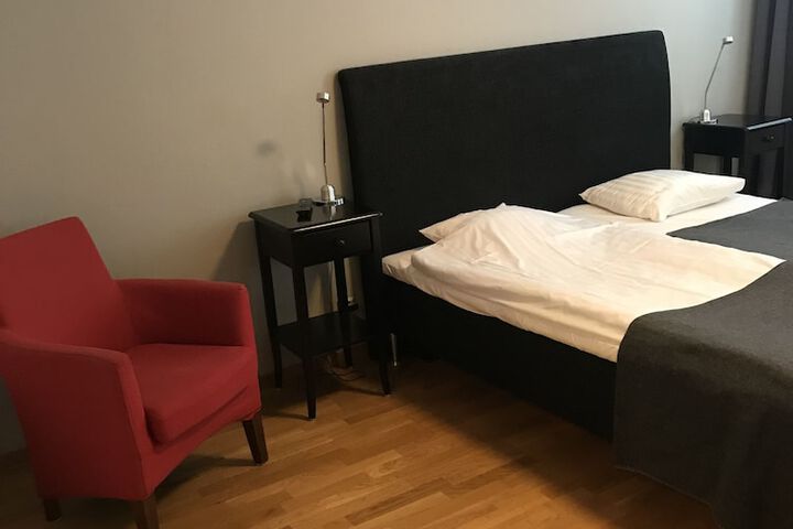 Room 4 of 38