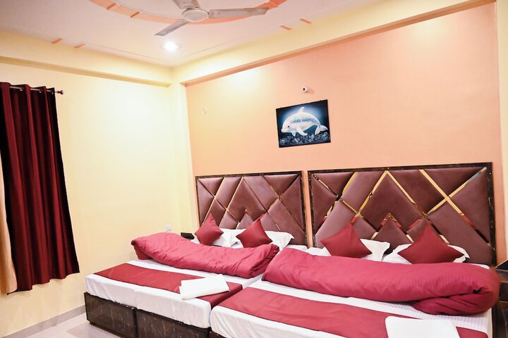 Room 4 of 7