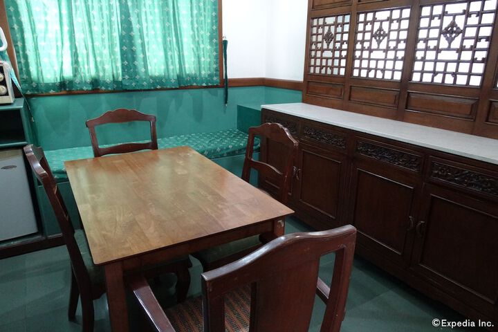 Room 19 of 28