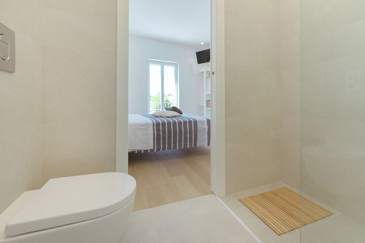 Room 52 of 59