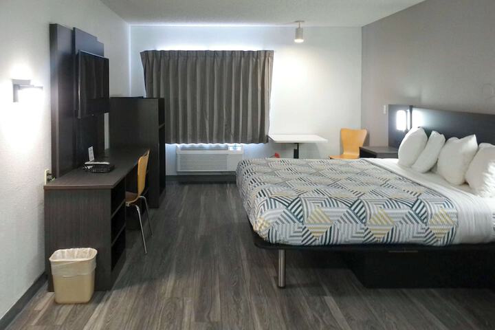 Room 26 of 71
