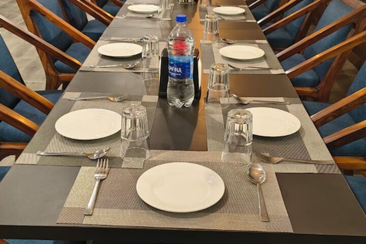 Dining 9 of 11