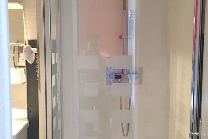 Room 37 of 64