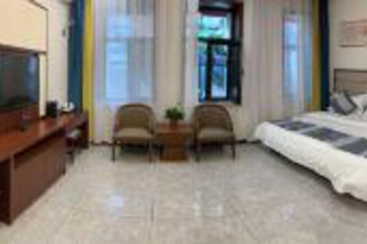 Room 8 of 9