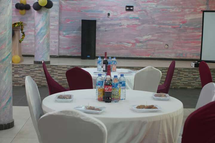 Dining 7 of 9