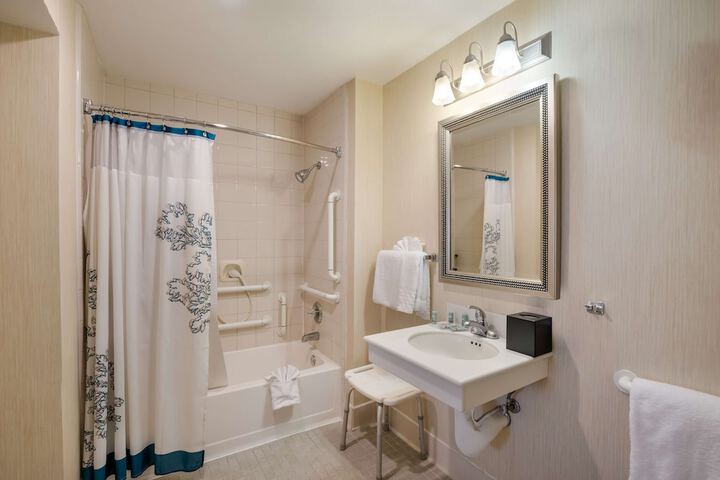 Accessible Suite King Bed Mobility Accessible Bathtb Sofa Bed Fullkt Full Breakfast (40 of 41)