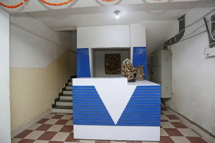 Room 9 of 13