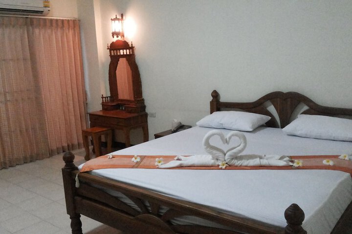 Room 5 of 18