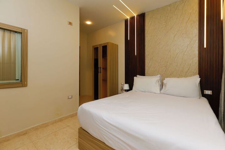 Room 163 of 284