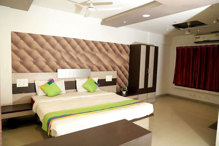 Room 9 of 13