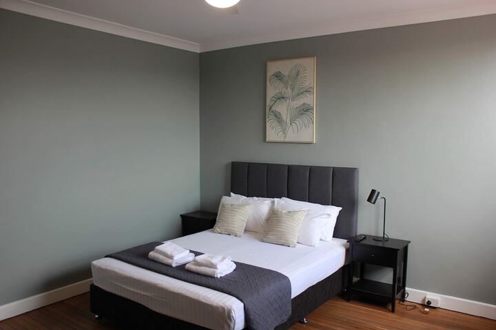 Room 5 of 10