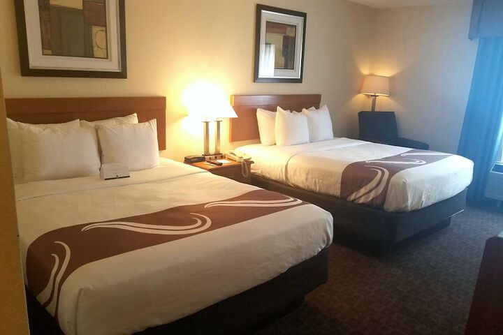 2 Queen Beds (1 of 8)