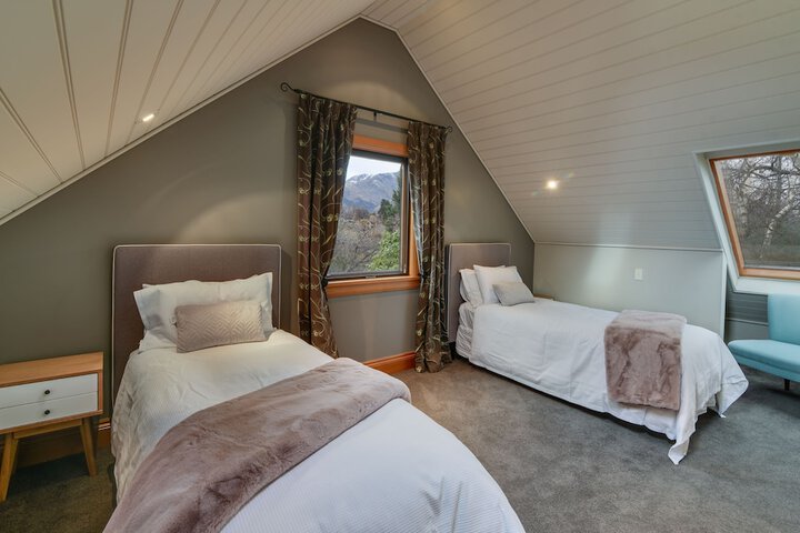 Room 3 of 44