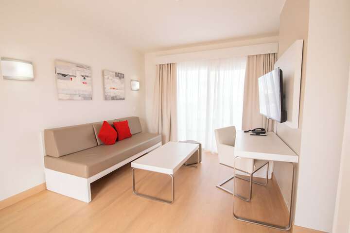 Room 28 of 313