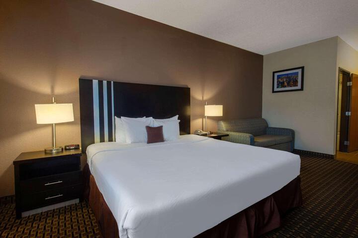 1 King Bed (7 of 13)