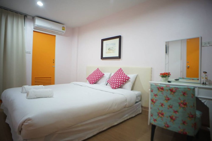 Room 5 of 18