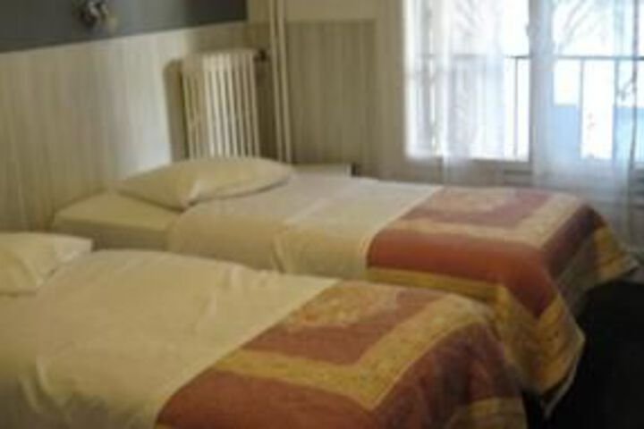 Room 9 of 28