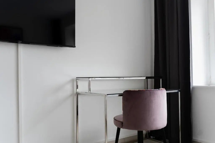 Room 14 of 22