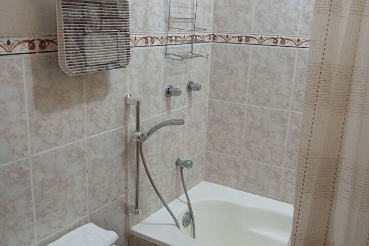 Room 17 of 25