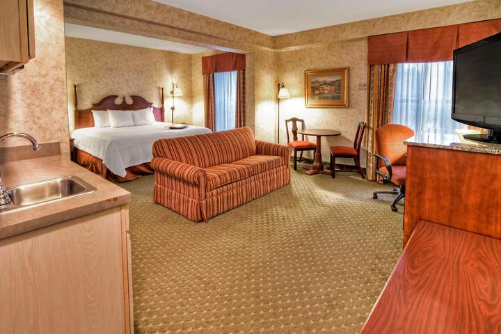 1 King Bed (5 of 8)