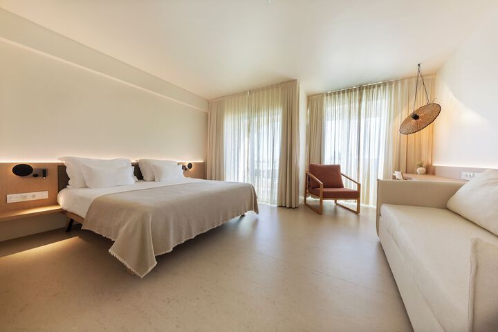 Room 3 of 90