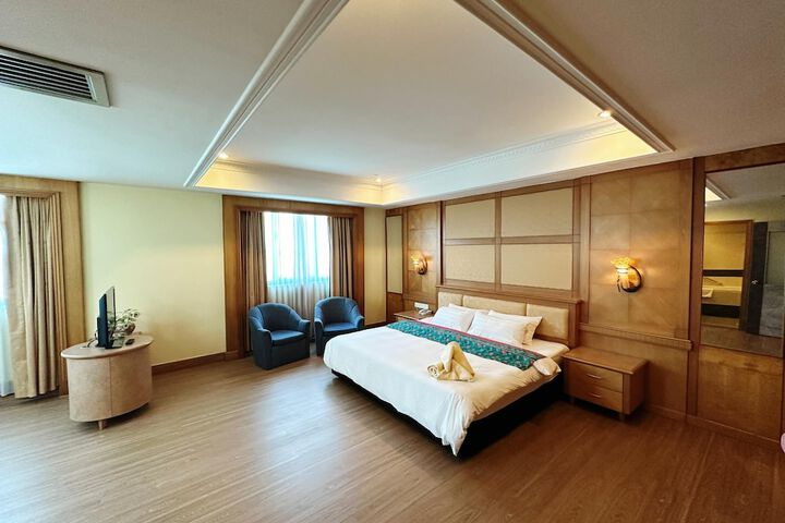 Room 13 of 44