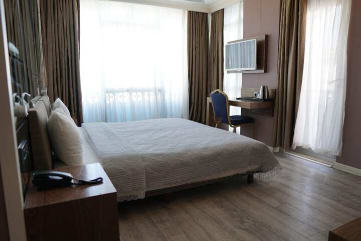 Room 10 of 25