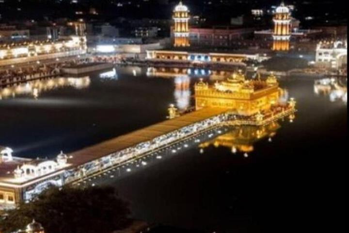 Hotel Paradise Stays Near Golden Temple