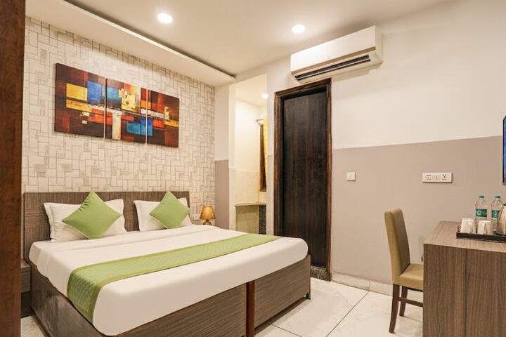 Room 17 of 35
