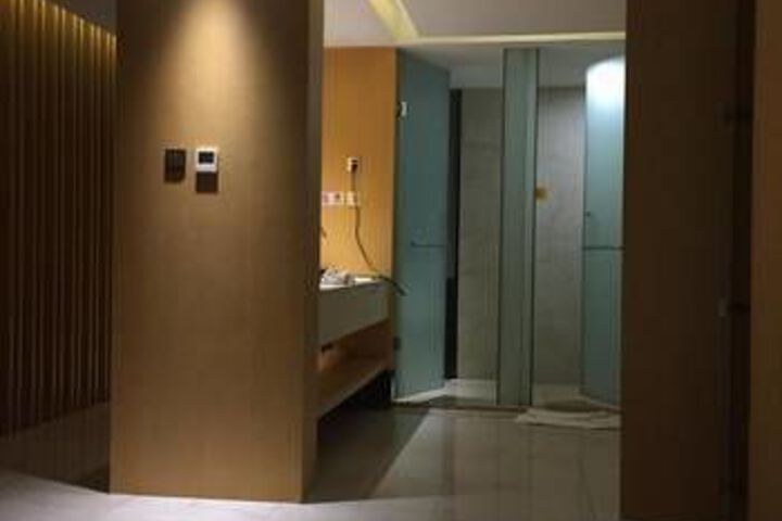 Room 4 of 7