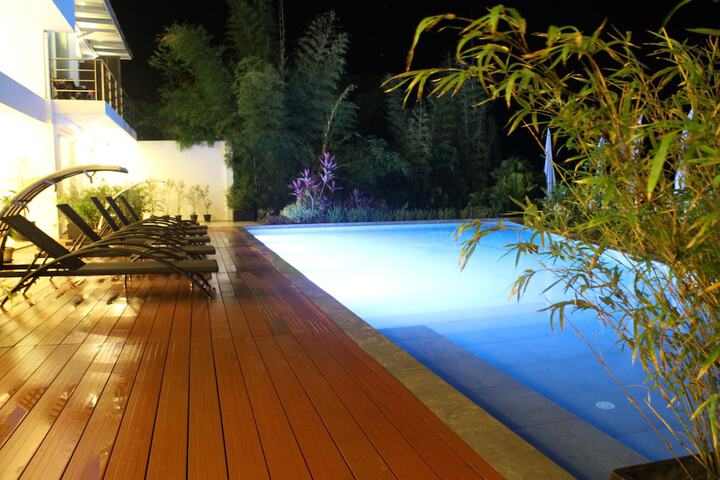 Pool 93 of 159