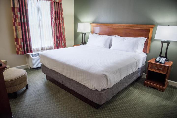 1 King Bed (7 of 12)