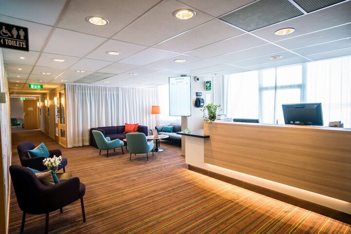Entrance & Lobby