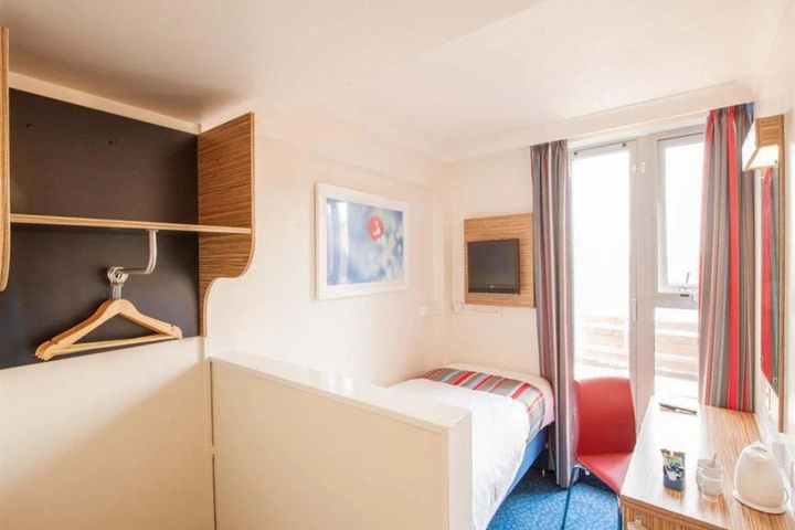 Room 3 of 12