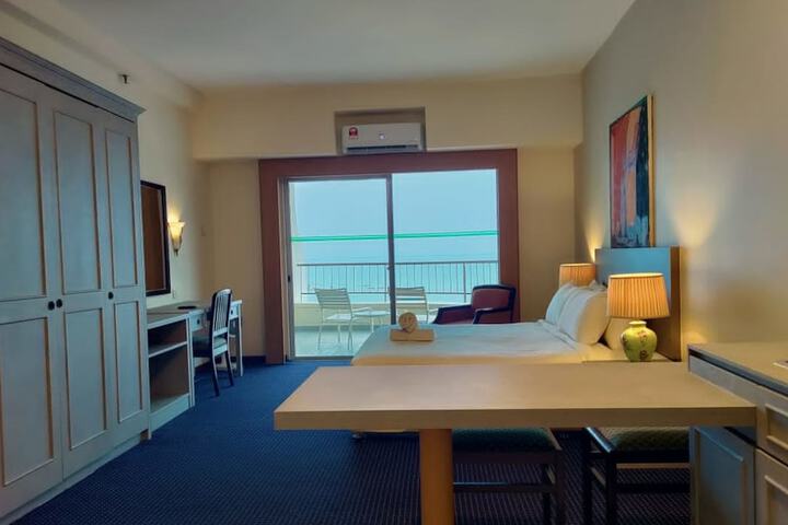 Room 194 of 650