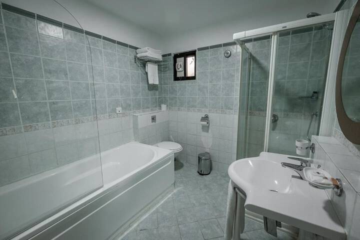 Room 15 of 27