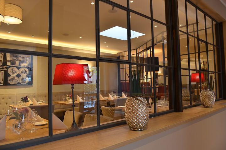 Dining 41 of 57