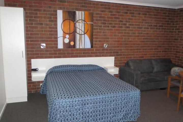 Room 10 of 43