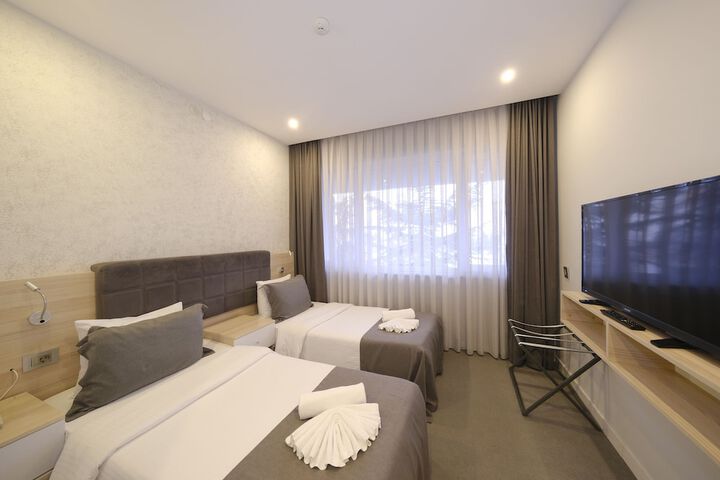 Room 3 of 10